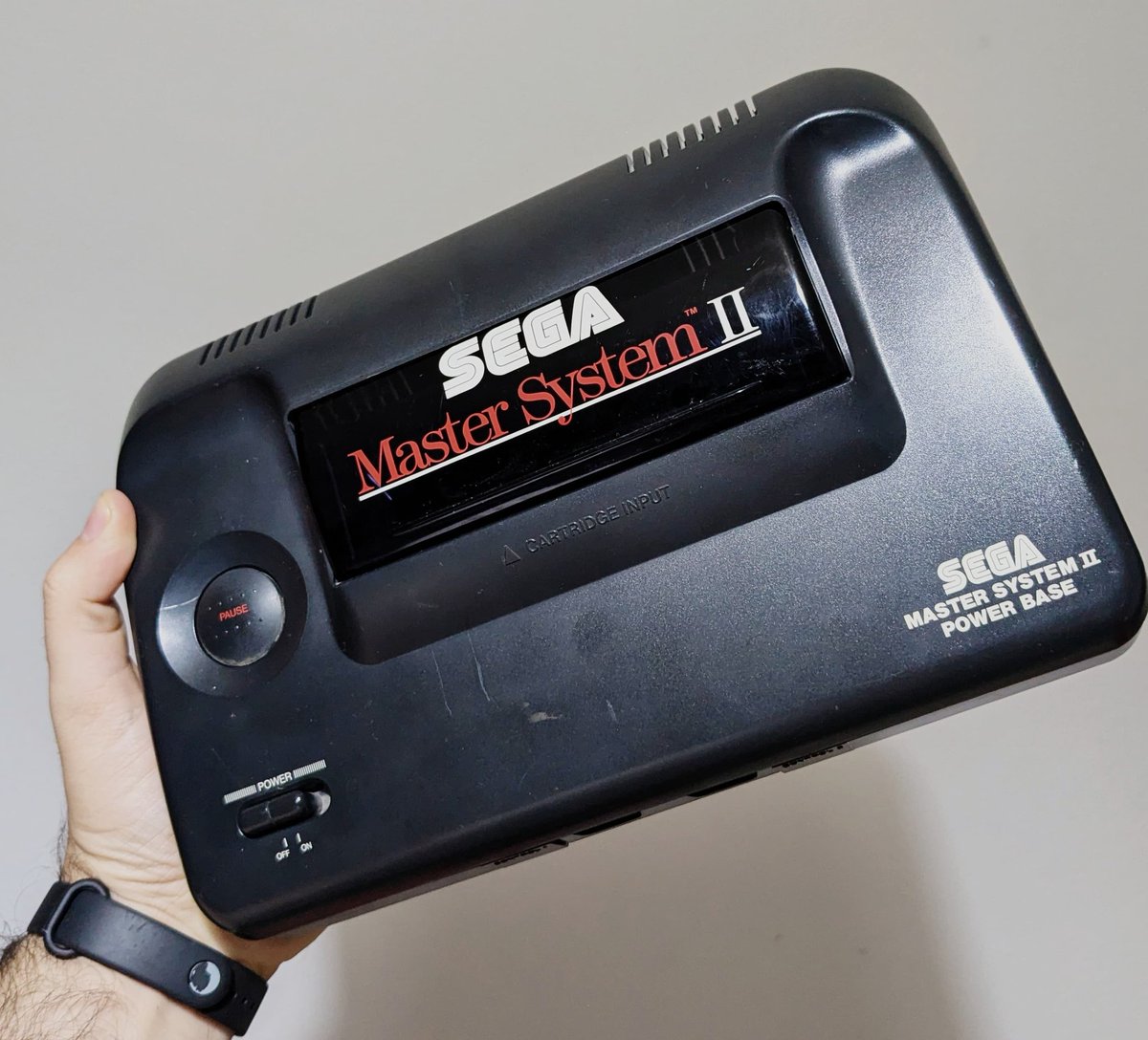 riccidinatale's tweet image. Siempre he sido de @PlayStationES pero, antes de las eternas batallas por quién dominaba el sector, la primera en llegar al  salón de casa, de pequeñito en 1994, fue la @SEGA #MasterSystemII 

El inicio de todo, hay que recordar de dónde venimos, recuerda quién eres 😍.