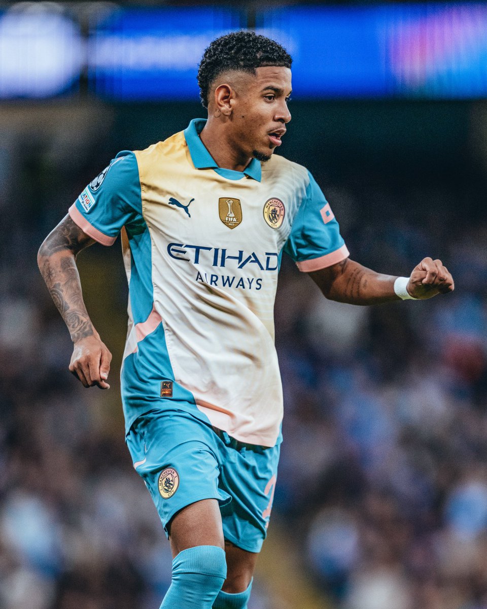 Barbie10311's tweet photo. @davido @1xbetngofficial Seriously, Who give Man City this Jersey 🙄😃

I hope it's not what I'm thinking sha 😂😂😂😂 https://t.co/JYl2mLhsDe
