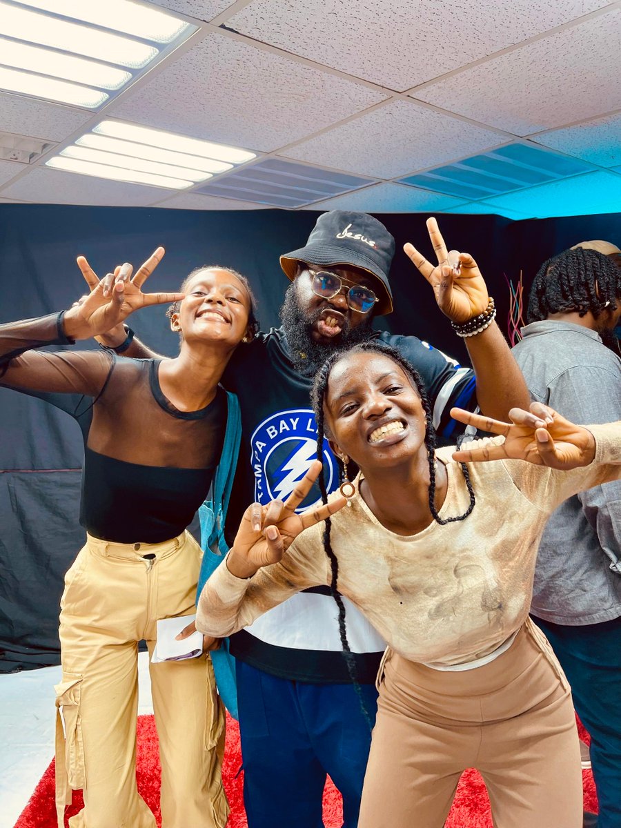 silavatka's tweet photo. I found myself in Abuja by mistake and went for Sal Ly’s listening session… it was crazy!! #21’sFro will be out on Friday! Sadly, I forgot to take a picture with her, but I have proof that I was there… @silava_nessa @aiken_voka @greatmantakit https://t.co/K0reyPxbgC