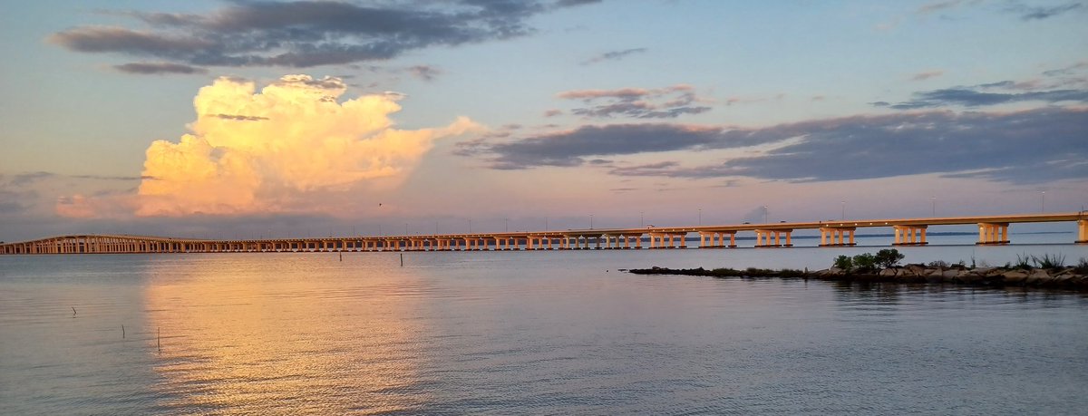 My last night on the Mississippi Gulf Coast, and none of the beautiful women on X is here to walk hand and hand along the beach with me !!