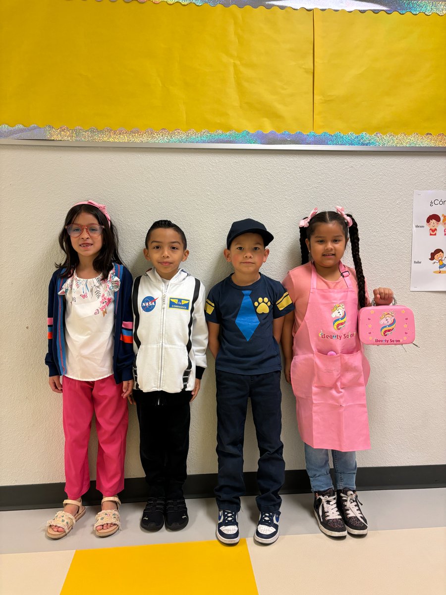 mscastellon7's tweet photo. College or Career Day ✅ @fmgilbert #collegeweek #grizzlies #gilbert #fmg https://t.co/jv3bjGzJl6