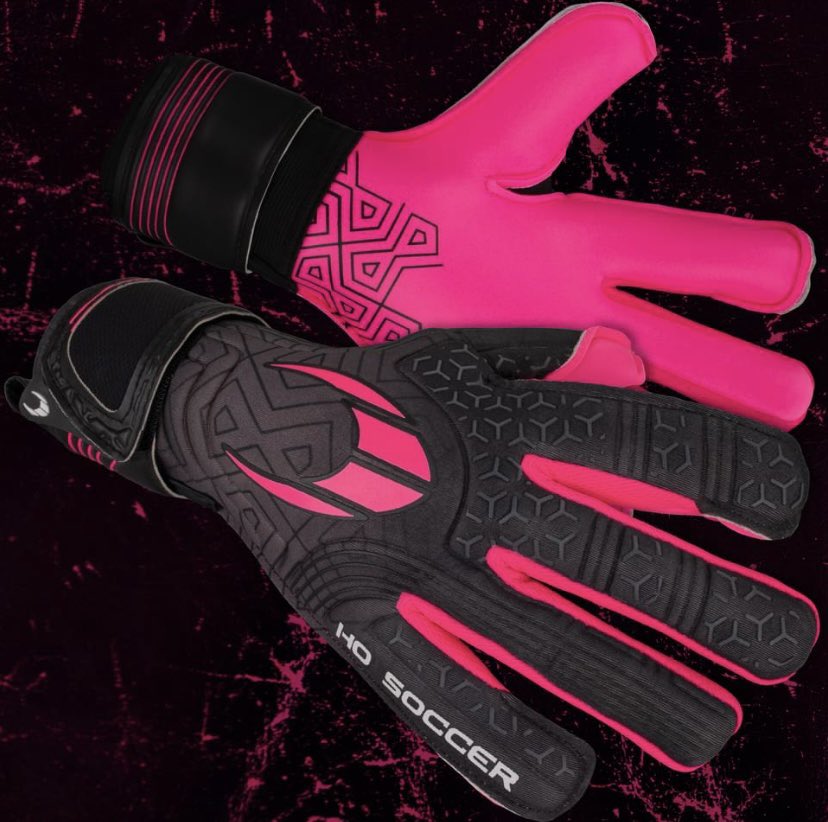 Our PREMIER NEO Roll/Negative is a pro level glove and looks great in Black/Shocking Pink combo we think!
With 3mm PREMIER SOFT GRIP in pink to ensure you are looking good when pulling off those wonder saves! ho-soccer.co.uk/product/520305/