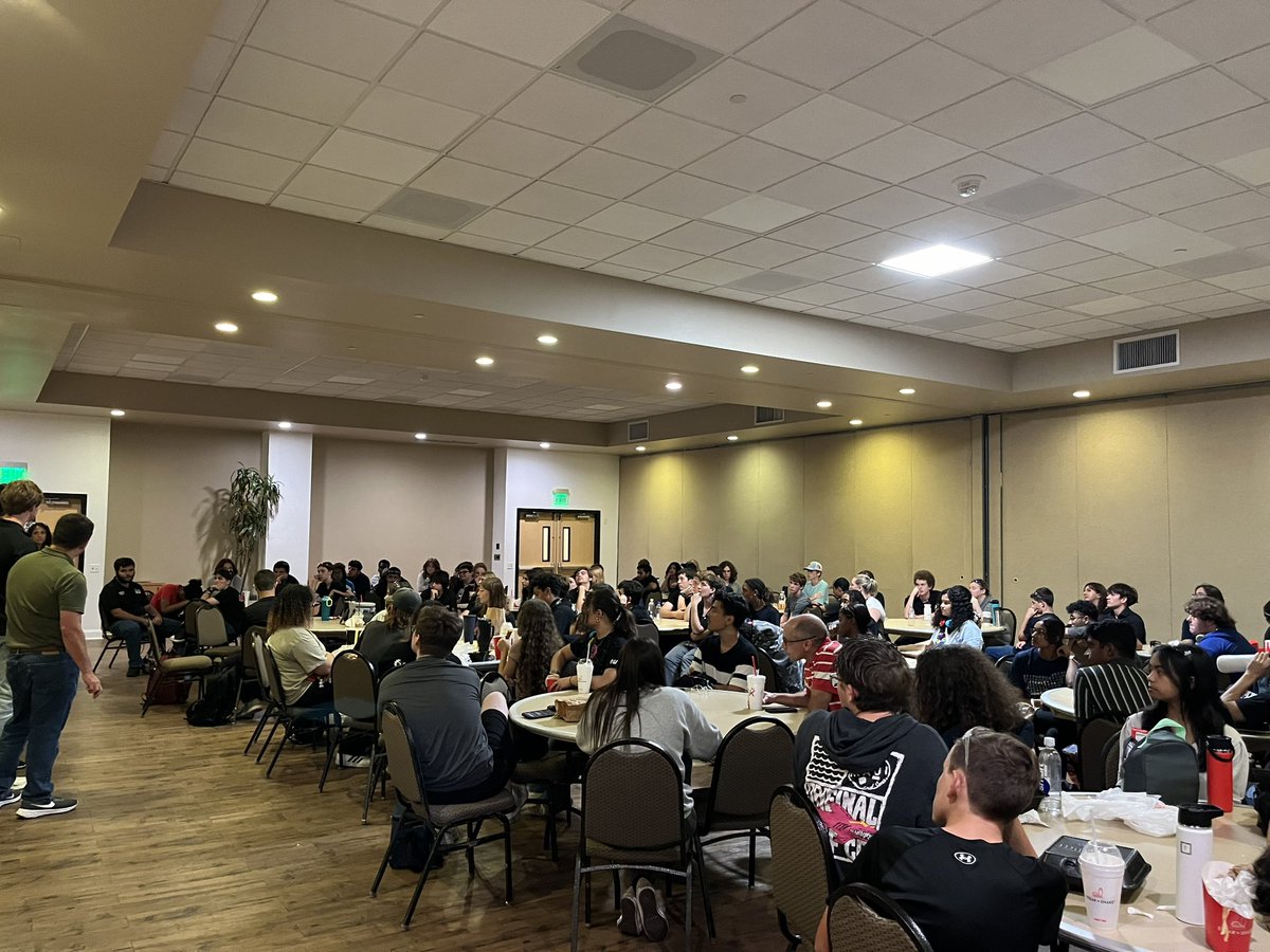 JenJT33's tweet image. UCF NASA MUREP Ss were treated to lab tours of the Machine, CATER, Detonation, Sound Wave, &amp;amp; chem labs! Presentations from the mentors, Dr. Vasu himself &amp;amp; Hypersonic Challenges were highlights of the very full day at UCF. Thank you @JustinUrso &amp;amp; team for everything! @MCPS_choice