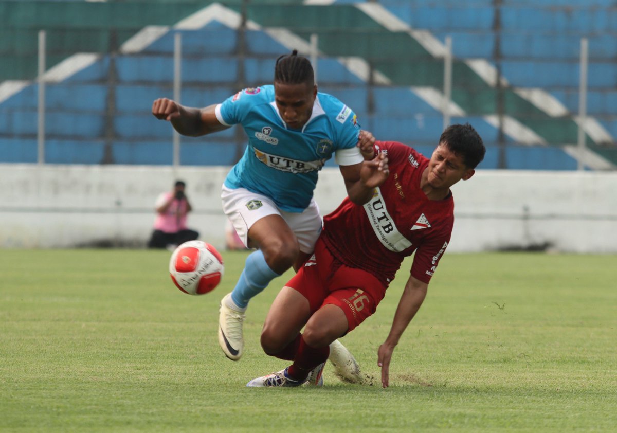 LosTiemposBol's tweet photo. #FinDelPartido
San Antonio igualó 3-3 ante Always Ready en Entre Ríos.
Adriel Fernández, Ariel Jaldín y Leonardo Montenegro en los goles de San Antonio, mientras que Miguel Briceño, Robson Matheus y José Martines igualaron para la visita.
📷APG https://t.co/TcapAdDR4Q