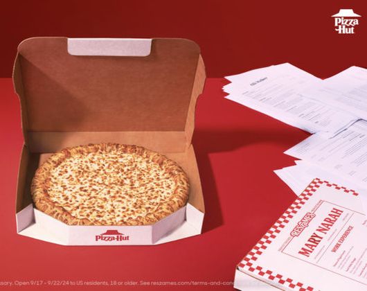ad_vesti's tweet photo. Как совместить обед и поиск нового сотрудника?: Pizza Hut запустила сентябрьскую кампанию под названием ReZAmes, в рамках которой сеть ресторанов решила помочь кандидатам найти работу в Нью-Йорке https://t.co/jzavNrCMFo https://t.co/OS50rhjOHE