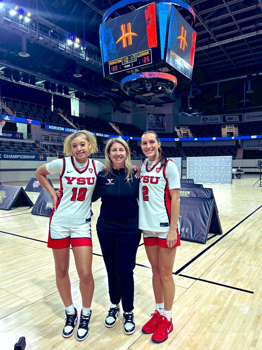 CoachJackson21's tweet photo. Fun times in Indy with @maliamagestro & @JewelW21 ❤️🐧
BIG Thank You to @HorizonLeague for providing our SAs an incredible experience! #MajorImpact #MajorExperience #MediaDay https://t.co/3xy2YagIf4