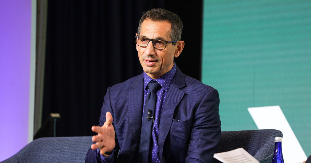 Alaska Airlines Chief Plans More Routes After a Deal With Hawaiian nytimes.com/2024/09/18/bus…