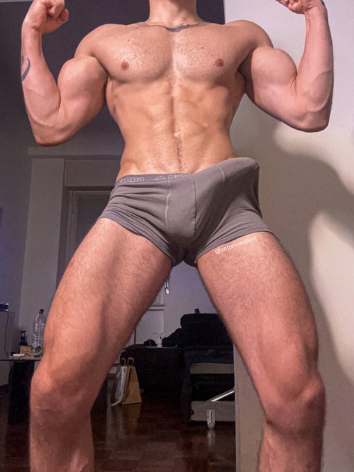 2 pic. I’m 6’3 btw https://t.co/Hoh2AYaoY7