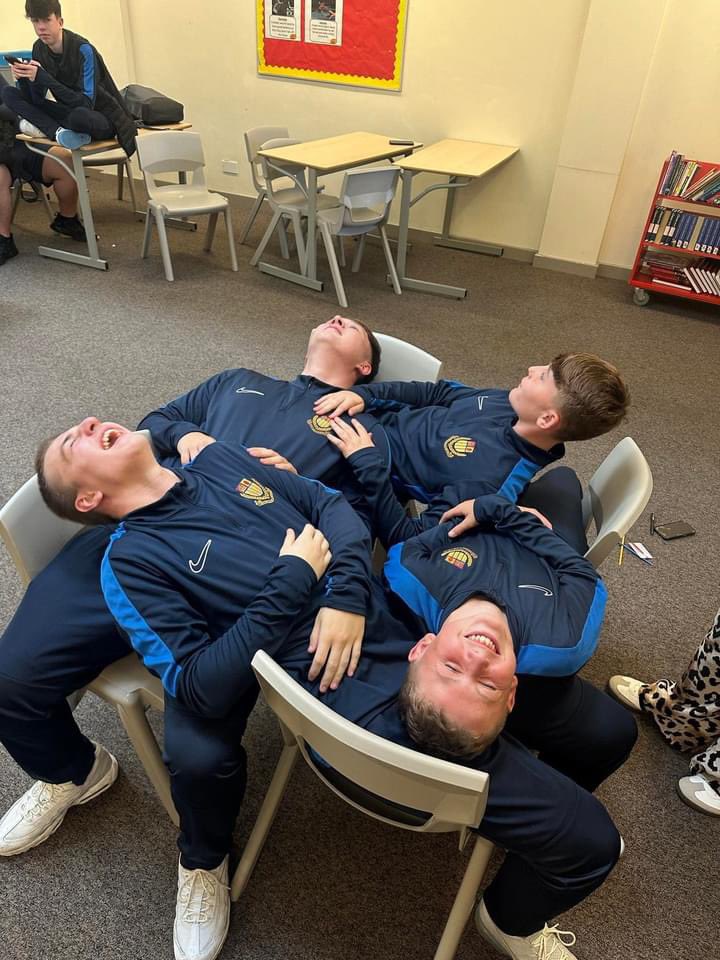 Rcitybelfast's tweet photo. 👣 Enrichment programme 👣
Great being back in The Belfast Boys' Model School this afternoon for their Enrichment Programme⭐️
Today we continued on with team building through different games and challenges 🤩
#RCITY #EnrichmentProgramme https://t.co/cvhaJU9Yra