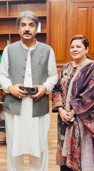 SaimaAgha17627's tweet image. ایم پی اے صائمہ آغا پارلیمانی سیکریٹری برائے کھیل و امورِ نوجوانان کی اسپیکر سندھ اسمبلی سید اویس قادر شاہ صاحب سے ملاقات.
#mpasaimaagha #sportsandyouthaffairs #PPP #speaker #SindhAssembly