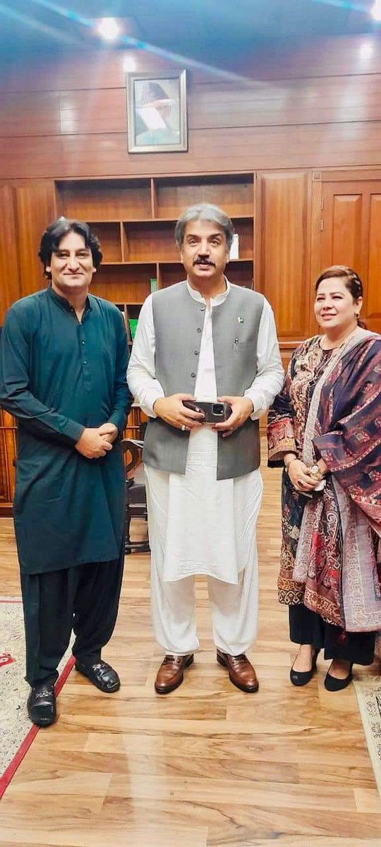 SaimaAgha17627's tweet image. ایم پی اے صائمہ آغا پارلیمانی سیکریٹری برائے کھیل و امورِ نوجوانان کی اسپیکر سندھ اسمبلی سید اویس قادر شاہ صاحب سے ملاقات.
#mpasaimaagha #sportsandyouthaffairs #PPP #speaker #SindhAssembly