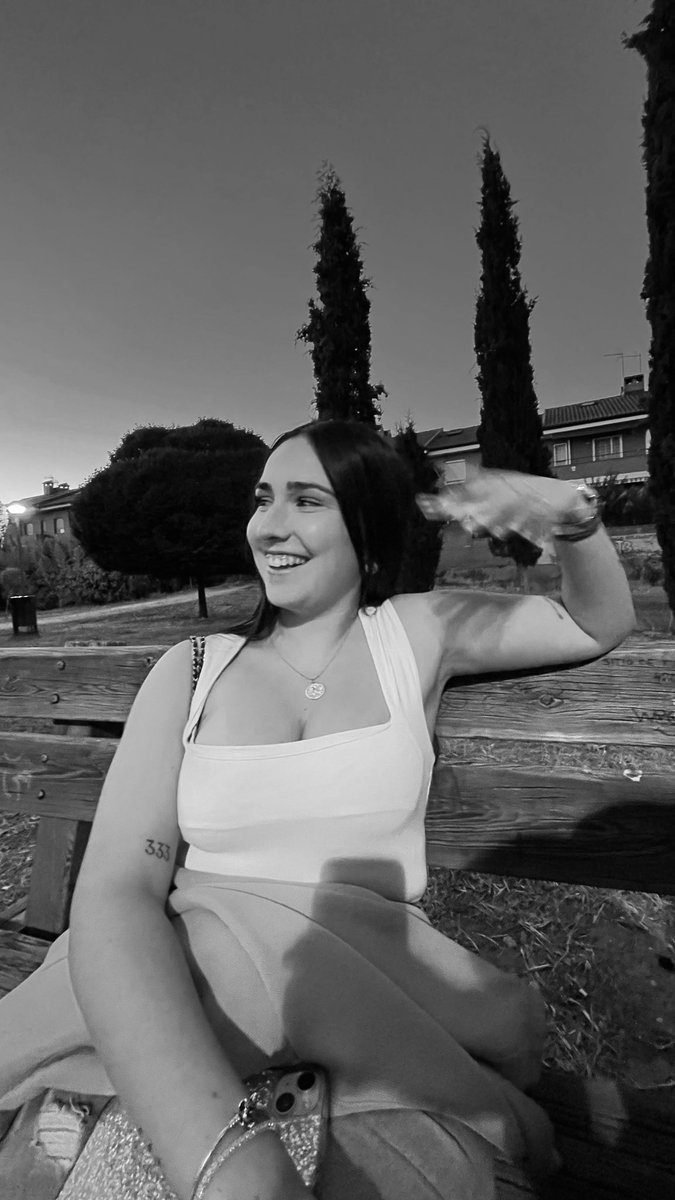 adrianpeereeez's tweet photo. porque si, porque iluminas mi vida ✨ https://t.co/1jWO0p5zjV