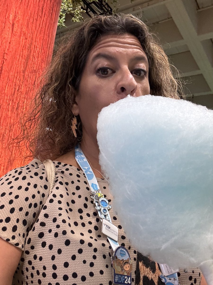 Christina Moore tweet media