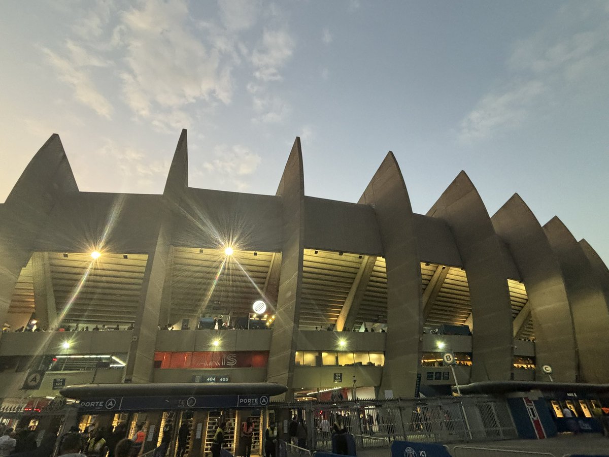 tomjgreatrex's tweet photo. Parc des Princes is beauty in concrete @Brut_Football https://t.co/tlek1KSUsO