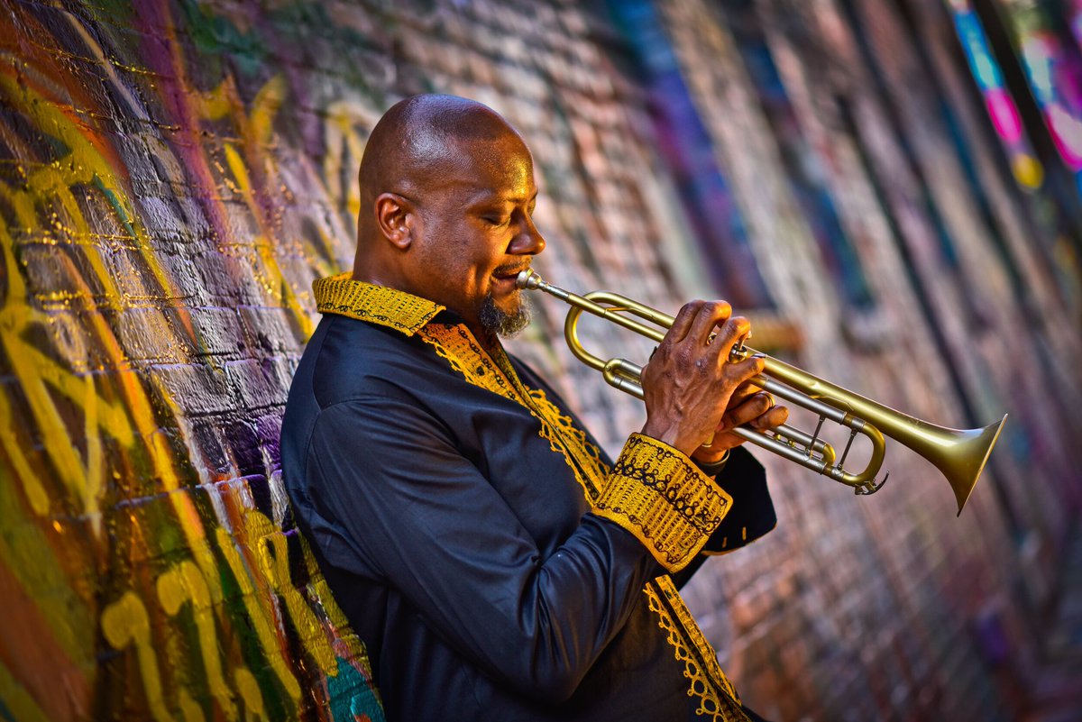 CapitalJazzClub's tweet image. #NowPlaying, *Sean's Jones Comes Down*, off #SeanJones' *The Search Within*. (2009). The #CapitalJazzClub984, with #JacobAsiyo, &amp;amp; @KaimaMwiti.
Bass: Luques Curtis
Drums: Obed Calvaire
Piano: Orrin Evans
Tenor Saxophone: Walter Smith III
Trumpet, Flugelhorn: Sean Jones.