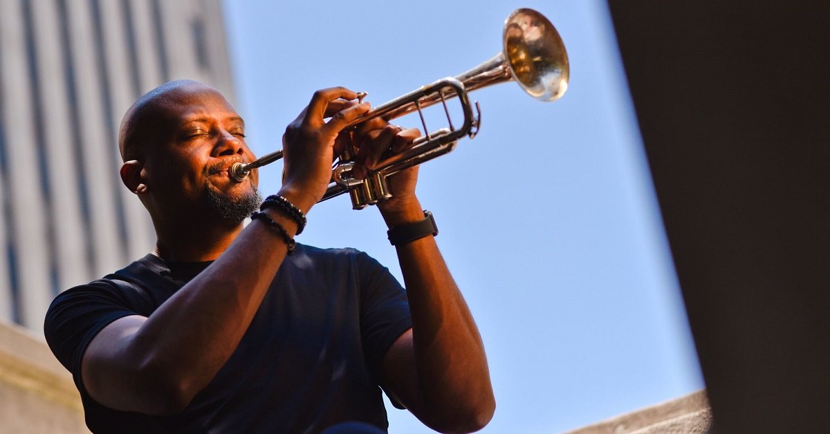 CapitalJazzClub's tweet image. #NowPlaying, *Sean's Jones Comes Down*, off #SeanJones' *The Search Within*. (2009). The #CapitalJazzClub984, with #JacobAsiyo, &amp;amp; @KaimaMwiti.
Bass: Luques Curtis
Drums: Obed Calvaire
Piano: Orrin Evans
Tenor Saxophone: Walter Smith III
Trumpet, Flugelhorn: Sean Jones.