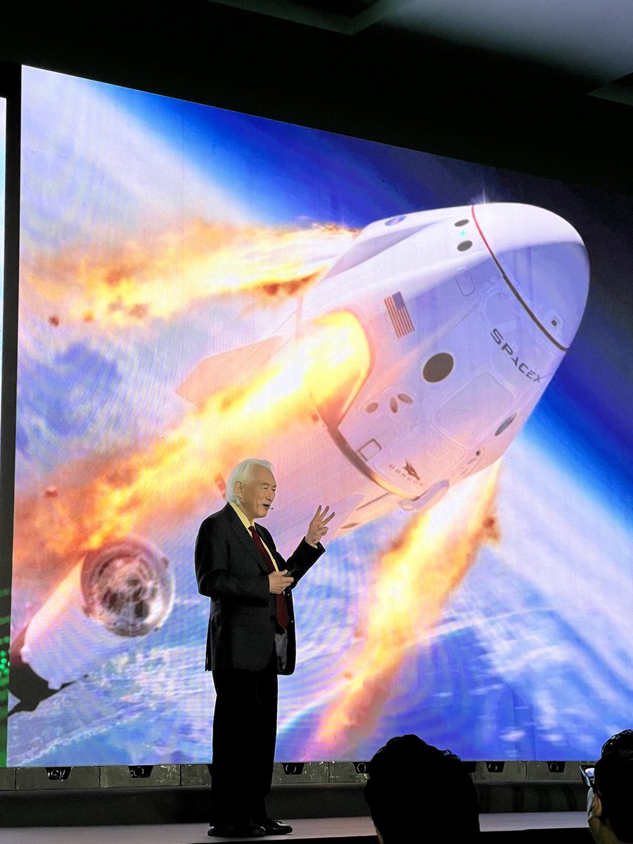 victoryoalli's tweet photo. 🚀 Hoy en el #WiredSummit, el Dr. Michio Kaku nos habló sobre las 5 revoluciones que cambiarán el mundo: actualmente estamos en la 4ª revolución con la IA, y la 5ª, impulsada por la computación cuántica, está en camino 🌌. Ambas transformarán el futuro y la vida tal como la conocemos 🌍⚙️ #Futuro #Innovación #Tecnología #Ciencia #MichioKaku #IA #ComputaciónCuántica #Espacio #MedicinaDelMañana

@michiokaku @wiredenespanol