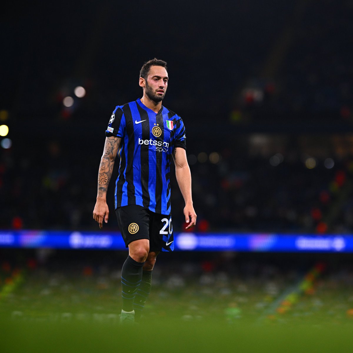iHere_Inter's tweet image. 🗣️ هاكان: كنا نتوقع مناخًا أكثر سخونة، لقد كانت جماهيرهم صامتة، لو كنا في سان سيرو لكان بإمكاننا الفوز.

الديربي؟ الديربي هو الديربي ونريد مواصلة الفوز.

#UCL #ManchesterCityInter ⚫️🔵