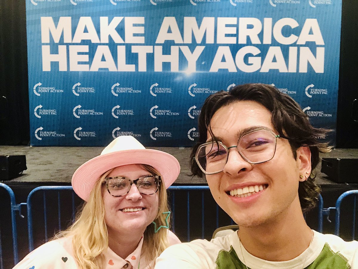 LauraBeckerReal's tweet photo. 2 detrannies healing and hoping for America’s well-being #MAHA @tpaction and @RobertKennedyJr rally in Phoenix https://t.co/9FRljBMR1A