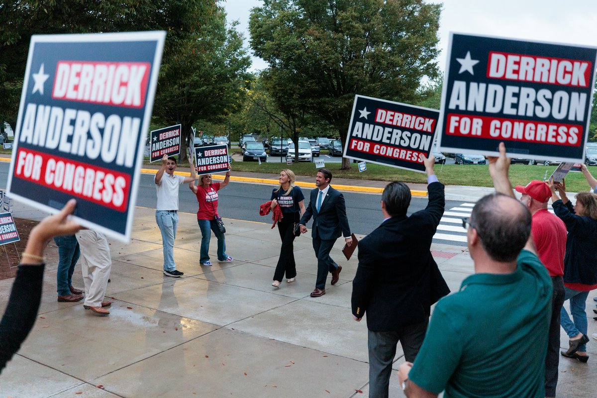 Derrick Anderson, the R, said he wouldn’t vote for a national abortion ban but wouldn’t say if he supported the right to choose. He seemed to talk the economy more than Vindman. He got the most cheers when he talked immigration-some even heckled Vindman.(📸<a href="/sathumanPEIC/">Shaban Athuman</a> )