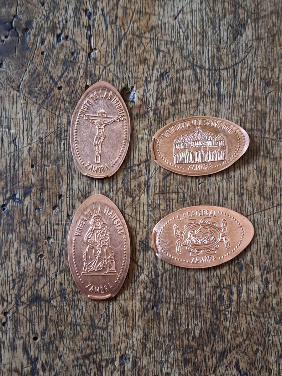 Elongando's tweet photo. No dejamos de recibir nuevas actualizaciones de seguidores y coleccionistas desde todos los puntos de España, como esta nueva máquina de monedas elongadas en la @catedraldezamora
La hemos catalogado como ZA-009. Fotografías de Juan Carlos. Seguimos #elongando 

#zamora #elongadas https://t.co/CByl9JLjBI