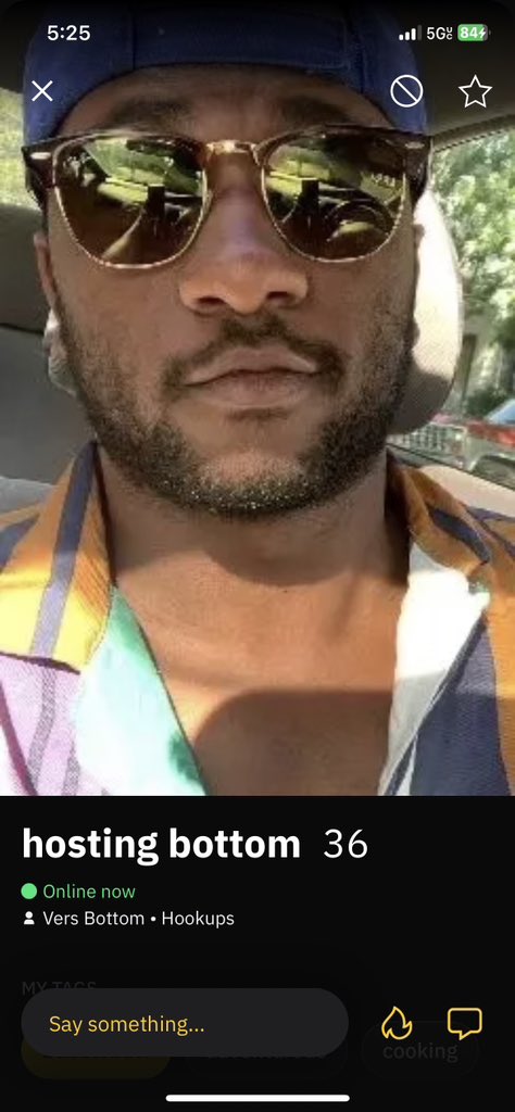 larry_gowdy2's tweet photo. Not that someone was using my damn picture as them on grindr! Bottom though?! lol https://t.co/NMdUkyn3gL