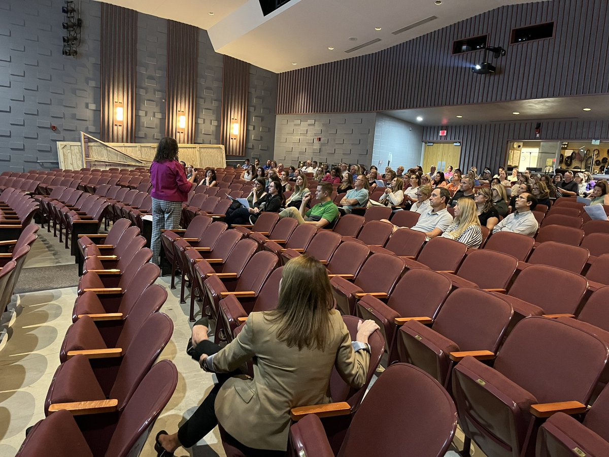 Thank you to all the families that showed up early to Arrowhead’s Open House and attended the Junior Class Informational Meeting!
