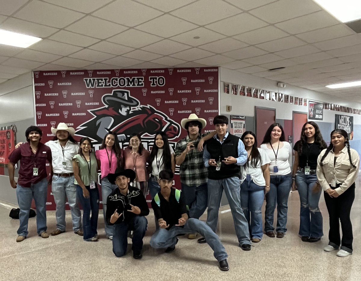 Vaquero/Go Texan Day! Our <a href="/Terry_Rangers/">Terry High School - Lamar CISD</a> PALS are so spirited! <a href="/DocOfHighHopes/">Dr. Melissia Smith</a> check out today fun ❤️🖤