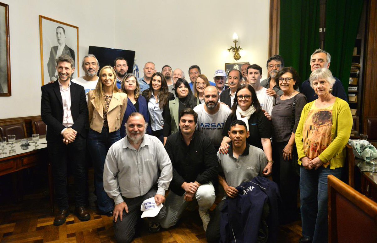 jfrejal's tweet photo. Hoy, junto a mis compañeros @Senadores_UxP, recibimos a los trabajadores y trabajadoras de @ARSATSA. Es preocupante que el gobierno nacional esté buscando desmantelar esta empresa estatal, que es un símbolo de nuestra soberanía nacional. Es por eso que se están realizando
⬇️ https://t.co/83P6ArQcte