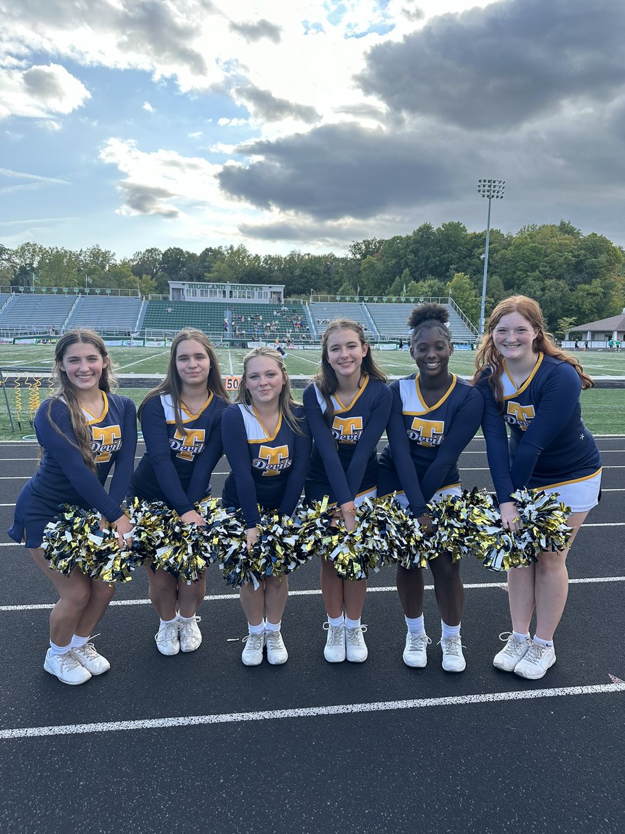 ths_cheer_'s tweet photo. Our freshman girls brought the heat tonight at Highland🔥 Keep up the great work, ladies!👏🏻 @Tallmadge_AD #freshman #week5 #rolldevs https://t.co/FyHOOrguGT