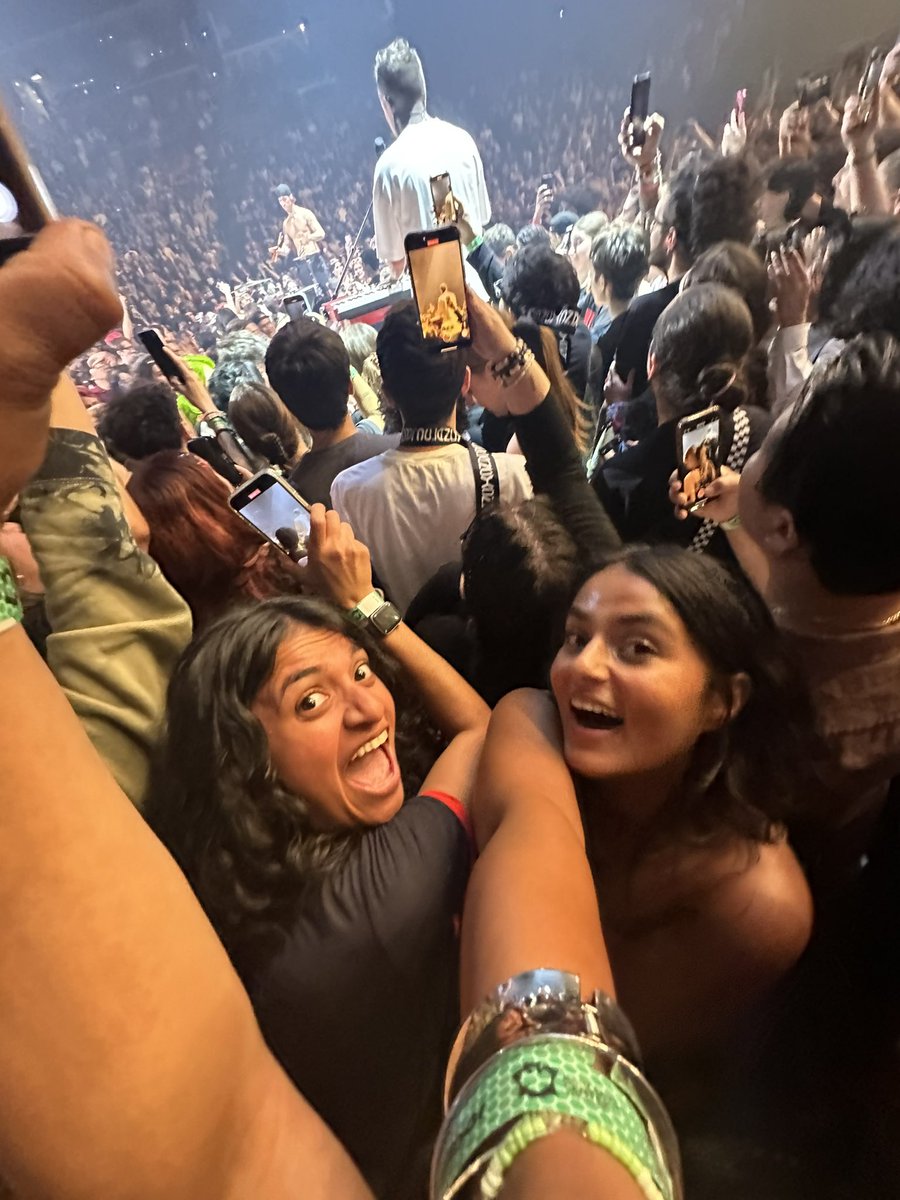 selfttiled's tweet image. new lockscreen @twentyonepilots @tylerrjoseph @joshuadun #ClancyNY