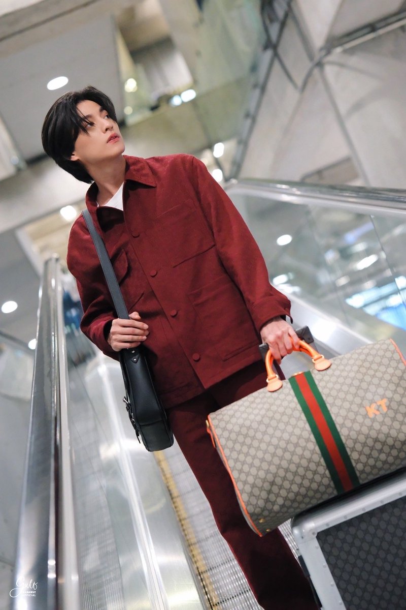 Gulf flew to attend the Gucci Spring Summer 2025 Women's Fashion Show at Milan Fashion Week with his #GucciValigeria bag ✨

GULF BACK TO MFW
#GuccixGulf
#GucciSS25
#GucciIstante #MFW
<a href="/gucci/">gucci</a>
