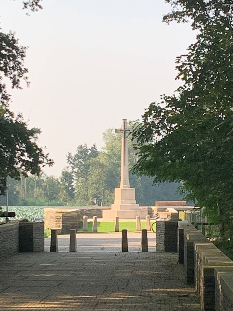 MatMcLachlan's tweet photo. A brilliant day exploring the battlefields of the Ypres Salient. So great to be back in Belgium on tour! https://t.co/txTqcsIPNT