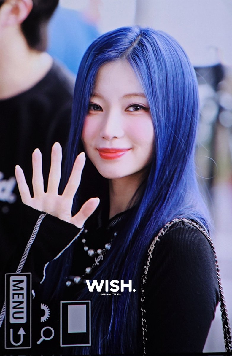 ん！？アサちゃん突然のブルーヘア！？いつかピンクにしそうとは思って