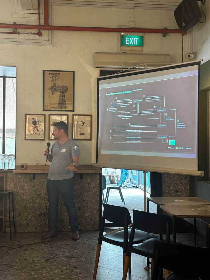 我们自己的 <a href="/MosheMalawach/">Moshe Malawach</a> 在 <a href="/token2049/">TOKEN2049</a> 的边会 #CoffeeDAO 上与 <a href="/EliBenSasson/">Eli Ben-Sasson | Starknet.io</a>、<a href="/deligong/">Deli</a>、@yangwao 和 <a href="/semicondurian/">𝕤𝕡/𝕒𝕔𝕔 • exponent 👽🦇🔊</a> 一起发表了关于去中心化云和机密计算的演讲。 ☕️🇸🇬