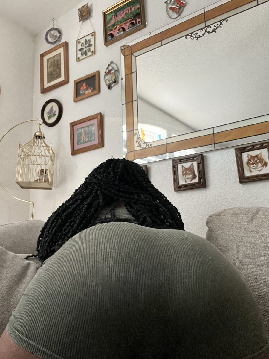 GoddessFey421's tweet photo. Want to rub up against me don’t you? Such a horny little man you are ☺️ https://t.co/xVU7AJm9ot