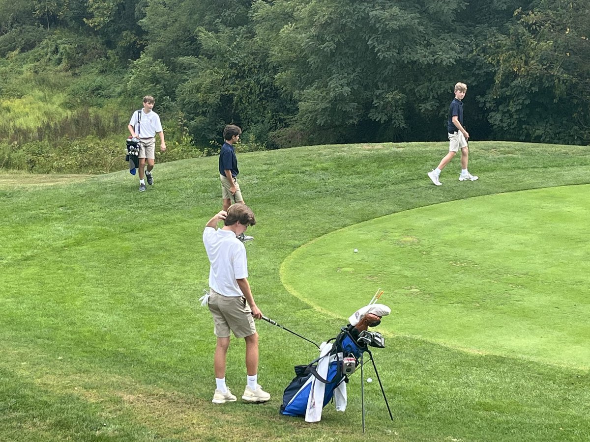 Devon_Prep_Golf's tweet photo. The MS Tide golf team took on @haverfordschool school at Linfield today! @athletics_devon https://t.co/kxh6TSUqkD