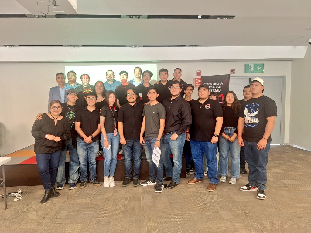 karyrivs's tweet photo. Nuestro agradecimiento a Santander corporativo Queretaro TI por sus atenciones para alumn@s de Ingeneria en Redes e Ingenieria en Inteligencia Artificial y Datos de UPQ. Sin duda muy motivados para lograr su egreso. Muchas oportunidades laborales les esperan. 😎😎 https://t.co/NF5tJdCFiZ