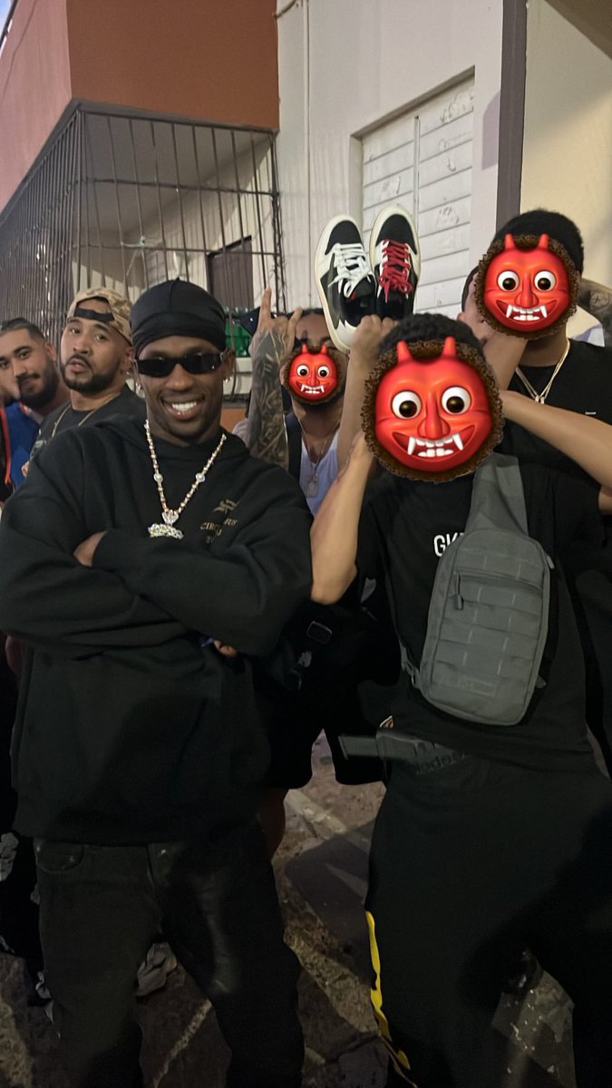 TrapetonOficial's tweet photo. Travis Scott en Puerto Rico 🇵🇷 https://t.co/FTQnfR1w5M