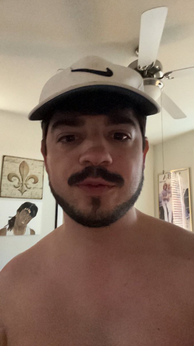 Literally the funniest thing on White Sox Twitter, <a href="/ChiSoxFanMike/">Mike</a> found his twin
