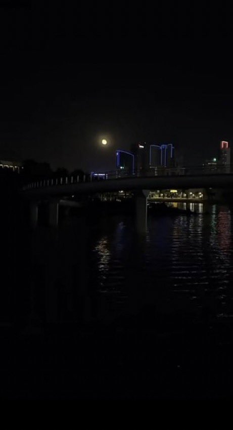 #قمر_الليله

حظ المكان اللي يضوي فيها قمرين 
 قمر السماء وقمر وجهك المعتاد ..🤍
#خسوف_القمر 😔