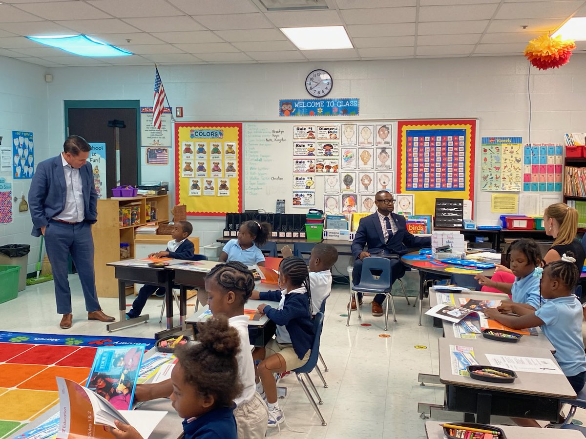 Showing off our fabulous teachers and students during skills block &amp; EL Modules <a href="/We_Are_Foster/">Foster Trad. Academy</a> <a href="/JCPSSuper/">Dr. Brian Yearwood</a> @JCPS_CAO <a href="/JCPSCoS/">Robert Moore</a>