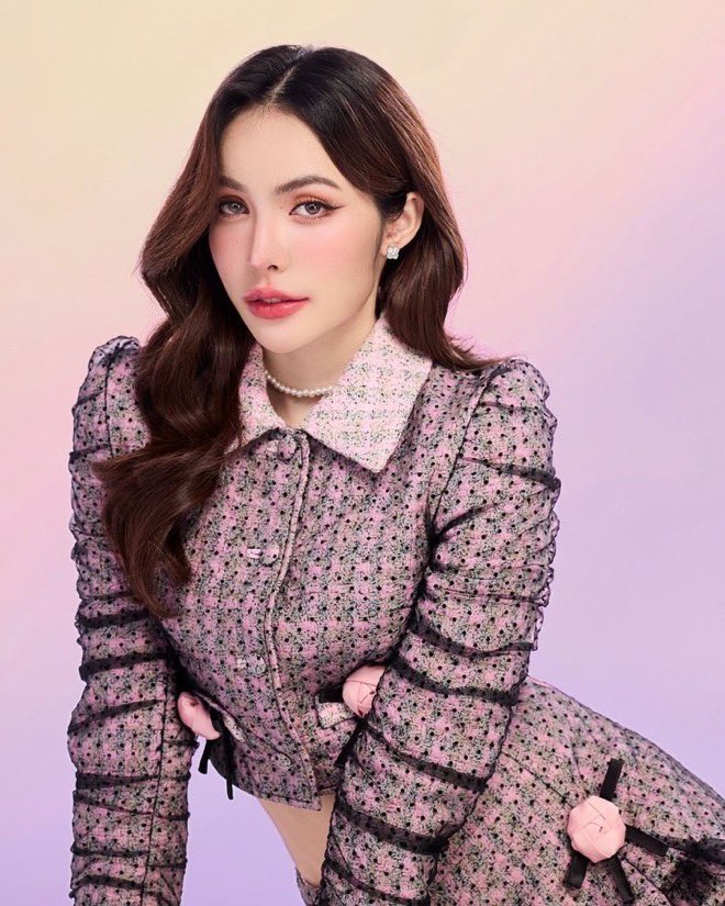 LPhilxt48804's tweet photo. D-9 รบกวนช่วยรีด้วยนะคับ😊🙏
X retweets = X hearts🩷

💗Let's win this for
#CharlotteAustin

🗳️Charlotte Austin is nominated in JamPlanet-2024 The Most Promising Thai Actors

Voting Link:https://t.co/mywabPm2Kc

#VoteForCharlotte
ENCOURAGE CHARLOTTE19
#ชาล็อตออสติน @itscharlotty https://t.co/D1z0Cq5xin