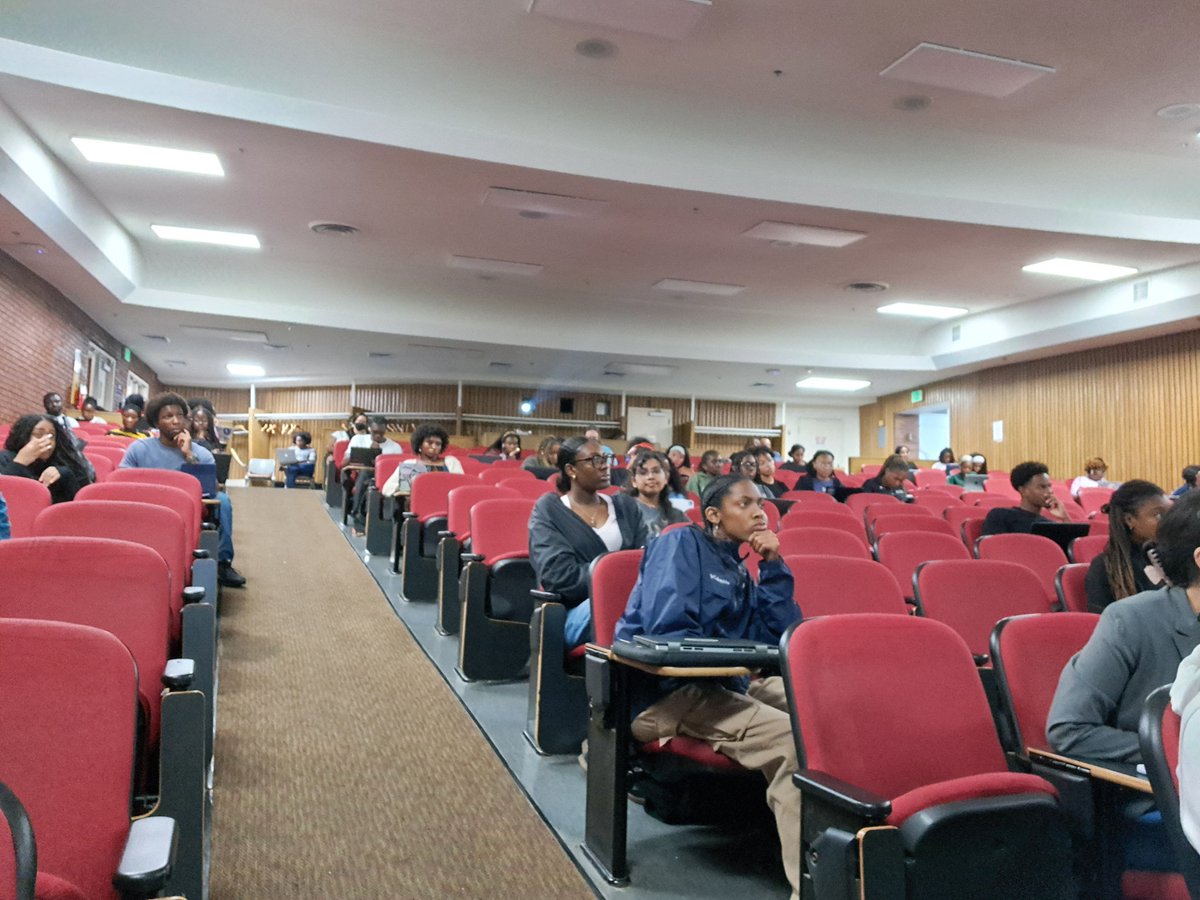 Had a great time at <a href="/HowardU_Biology/">Howard University Department of Biology</a> presenting my research and talking about the PhD program at <a href="/CSHLsbs/">CSHL School of Biological Sciences</a> with <a href="/NomadicScience/">Dr. Michael Passalacqua</a>. And got to meet the fantastic <a href="/aribidopsis/">Arif Ashraf</a> too!
