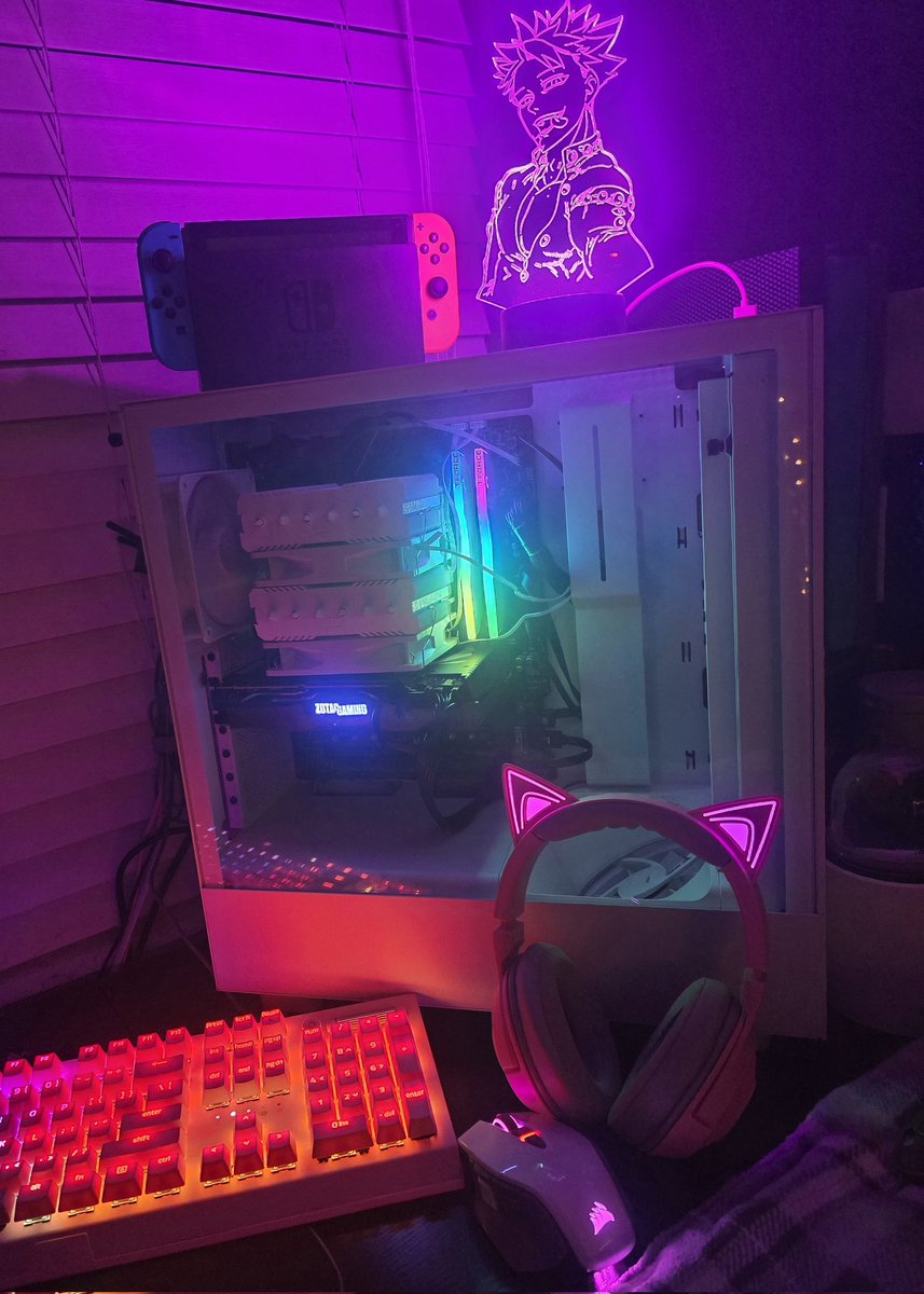 CutieeLia's tweet photo. Before vs. After! 🎉
I still need an RGB hub for my fans, but it's already so gorgeous with my other hardware and a huge upgrade!! 🩷🥰 https://t.co/iw94vIq7SW