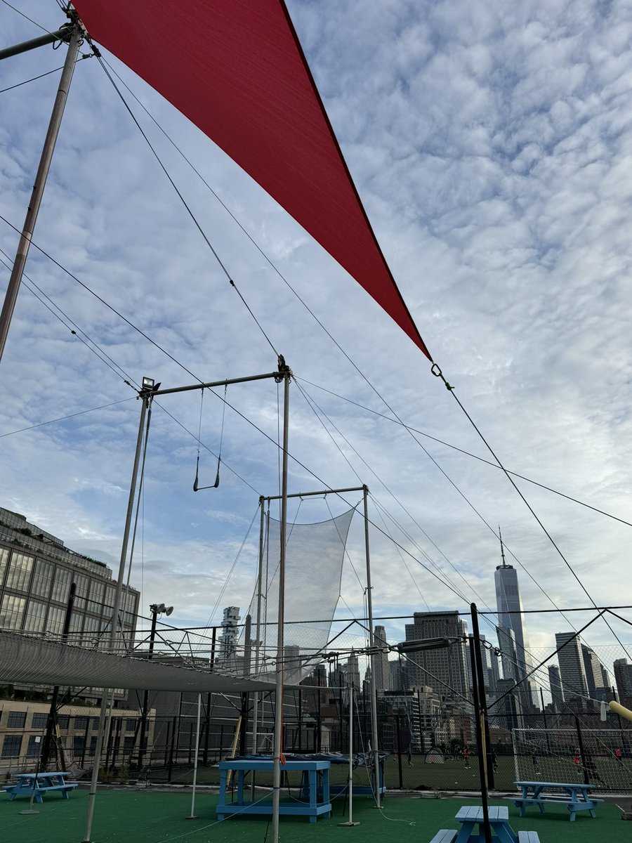 alyssa_marriee's tweet photo. on wednesday’s we go to trapeze school @Rheakumar https://t.co/bnPkUkRWj0