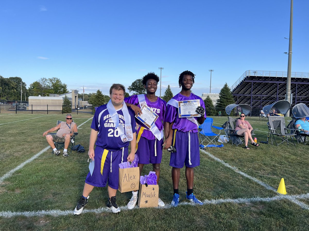 emfritzed's tweet photo. We had a game against Mooresville tonight! It was so fun honoring our seniors and celebrating our last home game. So proud of this team!! #wearewayne #bdhsunified https://t.co/55NDdNYnjU