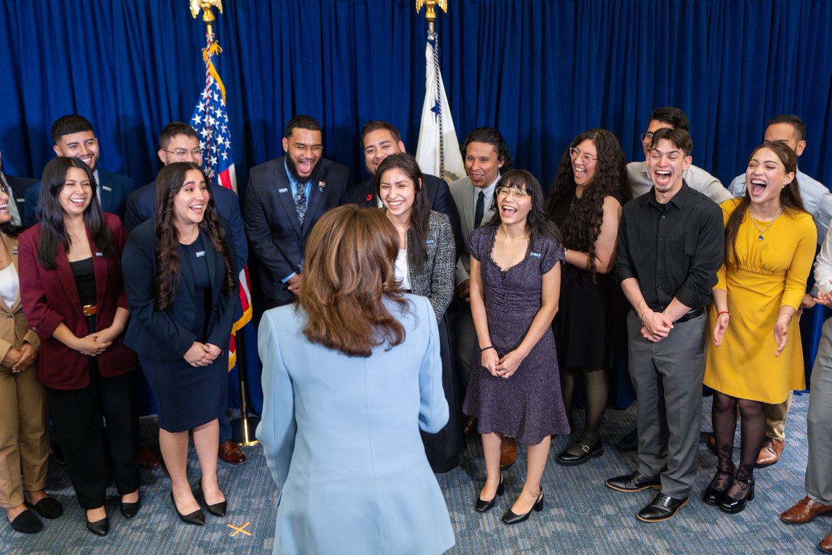 VP46Archive's tweet image. I am proud to have fought alongside the leaders of the Congressional Hispanic Caucus for many years. Together, we defended workers' rights, forgave student loan debt, and expanded health care — including for Dreamers.

Together, we will continue to move our nation forward.