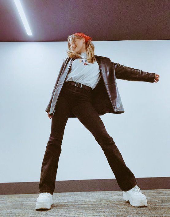 ᴅᴀᴜɢʜᴛᴇʀ ᴏꜰ ᴛʜᴇ ɢᴏᴅꜱ ᴛʜᴀᴜᴍᴀꜱ ᴀɴᴅ ᴇʟᴇᴄᴛʀᴀ.

ᴛʜᴇ ᴘᴇʀꜱᴏɴɪꜰɪᴄᴀᴛɪᴏɴ ᴏꜰ ᴛʜᴇ ʀᴀɪɴʙᴏᴡ ᴀɴᴅ ᴍᴇꜱꜱᴇɴɢᴇʀ ᴏꜰ ᴛʜᴇ ɢᴏᴅꜱ.

ᴀ ꜱᴇʀᴠᴀɴᴛ ᴛᴏ ᴛʜᴇ ᴏʟʏᴍᴘɪᴀɴꜱ ᴀɴᴅ ᴇꜱᴘᴇᴄɪᴀʟʟʏ Qᴜᴇᴇɴ ʜᴇʀᴀ