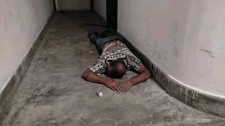 albd1971's tweet photo. [ ⚠️Warning - Viewers Attention Required, Graphic Violence ] 

Video shows: Free reign for killing former activist associated with Awami League, a farce with pledge to protect citizen  

On September 18, Shamim Mollah, a former leader of #Bangladesh #StudentLeague, was ruthlessly beaten up by a group of 15-20 cadres, according to witnesses, belonged to @bdbnp78 student wing Jatiyotabadi Chtra Dal. 

According to video, when police and university authorities came on the spot he was still alive.  But the authorities did not send the seriously wounded youth to the hospital immediately rather quizzed the injured for hours along with the killers. Video shows, police and teachers also allowed the killers to torture the activist for another turn. And the law enforcers did not arrest any of the killers. 

Read➡️https://t.co/vy88KLwv2N

Later Shamim was brought dead at the hospital, according to doctors quoted by media, similar to the fate of former student leader of Rajshahi University days back. 

Read➡️https://t.co/40a3LFPMi2

These policy of systematic lynching of citizens affiliated with Awami League is rising fueled by total complicity of law enforcement and impunity for the killers, a grave violation of human rights.   

#BangladeshCrisis #SaveBangladesh 

Attention: 

@UNHumanRights @UNinBangladesh @amnesty @hrw @BDMOFA  @volker_turk @StateDRL @OHCHRAsia @fidh_en @EUinBangladesh @usembassydhaka @IHRF_English  @UN_SPExperts @AlexGrayForOK @republic @MichaelKugelman @FCDOHumanRights @RFKHumanRights @StateDRL @suhasinih @palkisu @HCSarahCooke @CanHCBangladesh @CJBdingo25 @eu_eeas @nadinemaenza @ElbridgeColby @amnesty @UN_HRC @Chellaney @meeganguly